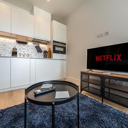 Cozy Apartments - Free Wifi And Parking Onsite Feltham Esterno foto