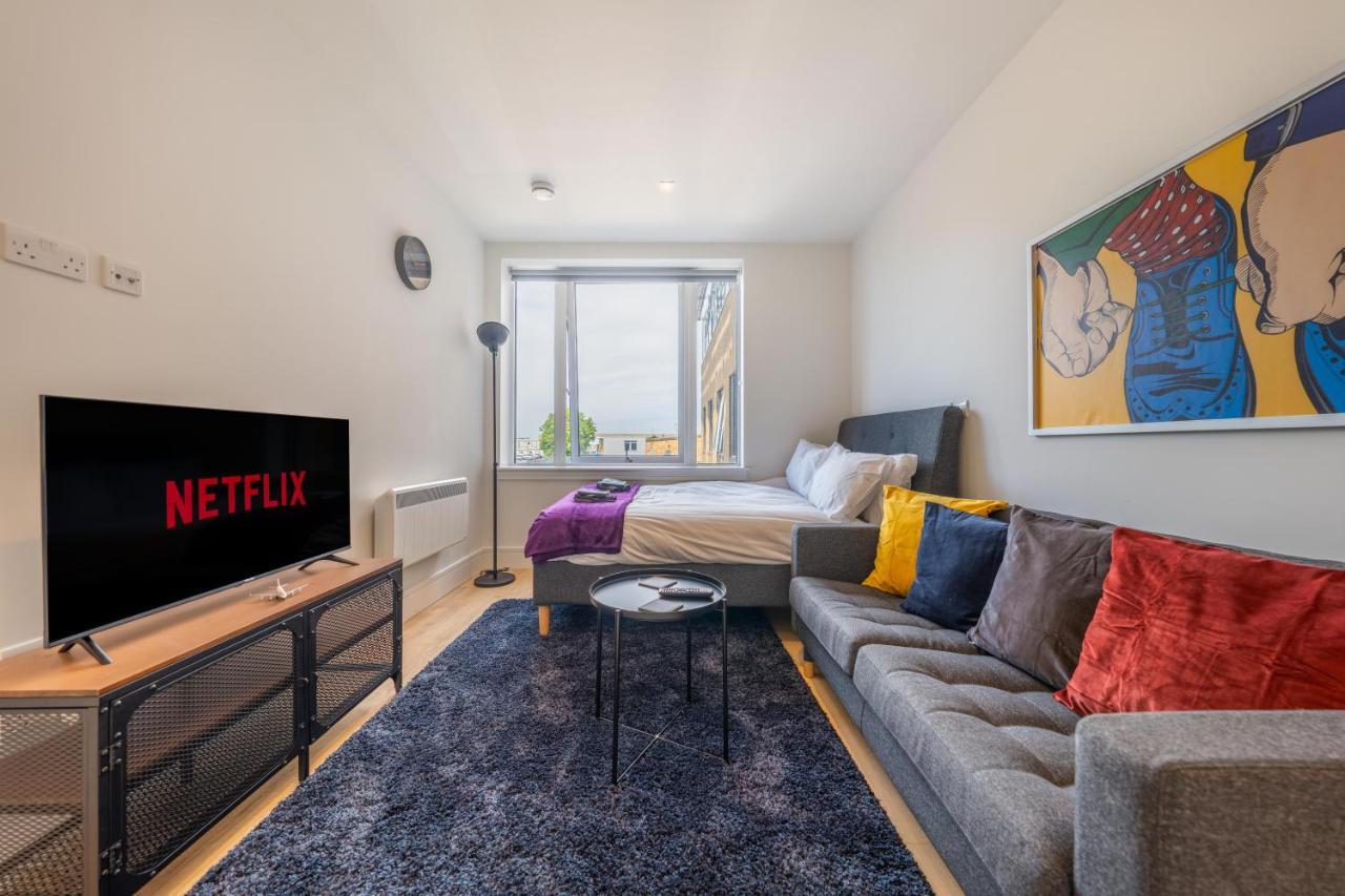 Cozy Apartments - Free Wifi And Parking Onsite Feltham Esterno foto