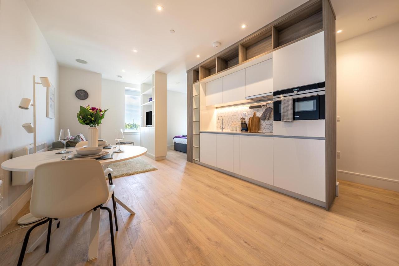 Cozy Apartments - Free Wifi And Parking Onsite Feltham Esterno foto