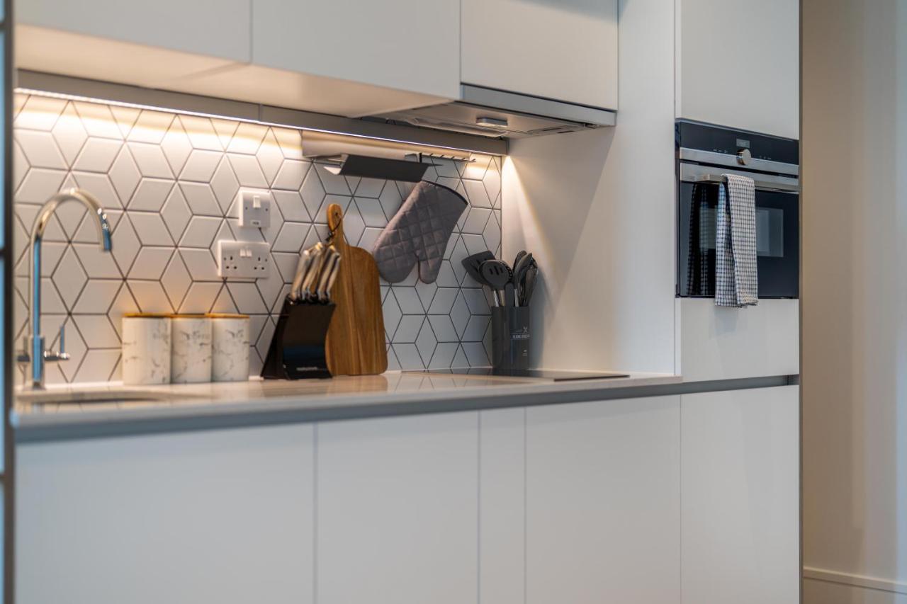 Cozy Apartments - Free Wifi And Parking Onsite Feltham Esterno foto