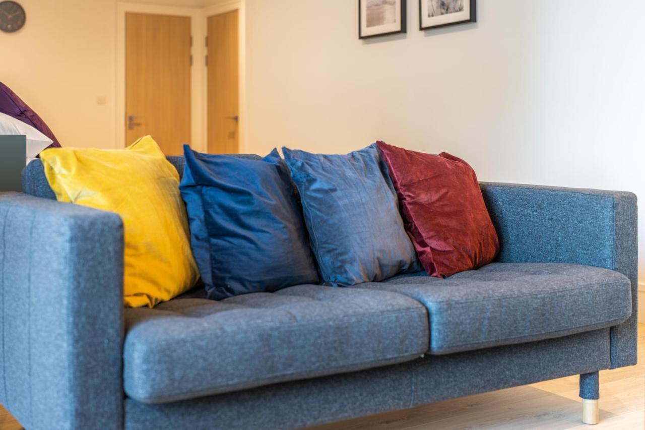 Cozy Apartments - Free Wifi And Parking Onsite Feltham Esterno foto