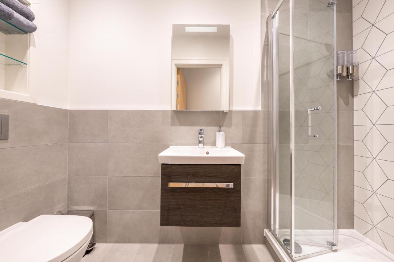 Cozy Apartments - Free Wifi And Parking Onsite Feltham Esterno foto
