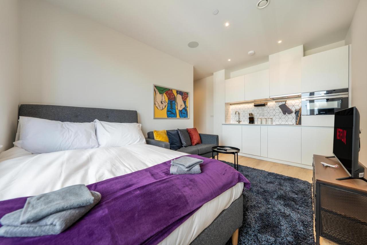 Cozy Apartments - Free Wifi And Parking Onsite Feltham Esterno foto