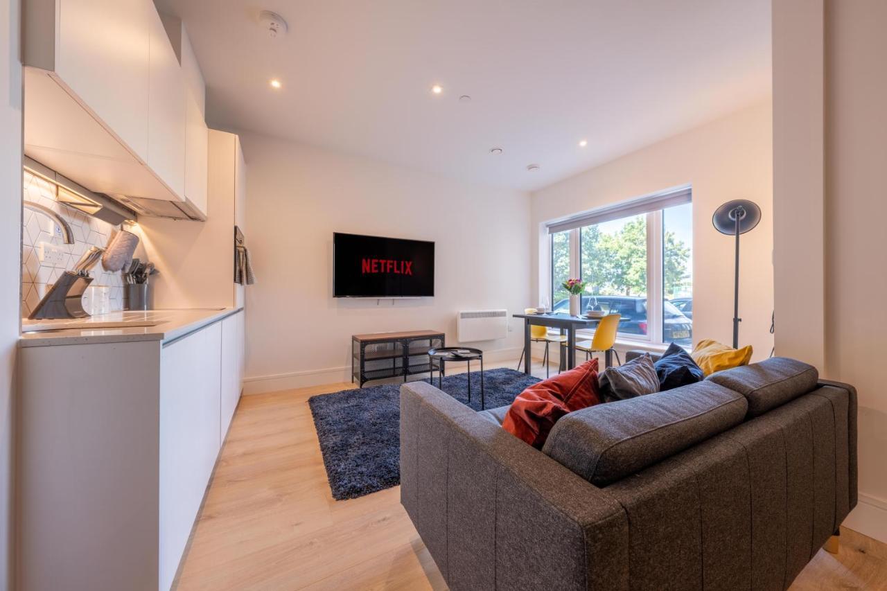 Cozy Apartments - Free Wifi And Parking Onsite Feltham Esterno foto